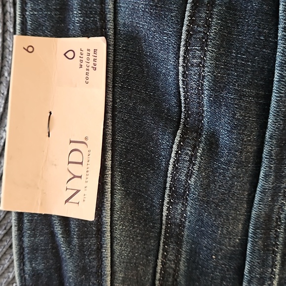 46.  NYDJ women jeans bermuda size 6 - Picture 3 of 5